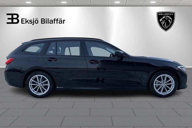Begagnad BMW 330e Sport Line 184 HK (135 kW) 2021 Svart Kombi