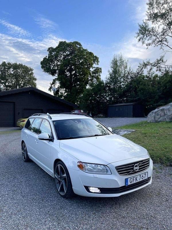 Vit Begagnad 2014 Volvo V70 Kinetic Kombi | 95 000 kr (Lite dyr) - Bild 1/4
