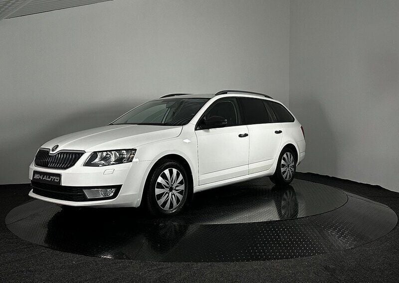 Vit Begagnad 2015 Skoda Octavia Kombi | 104 900 kr (Marknadspris) - Bild 1/4