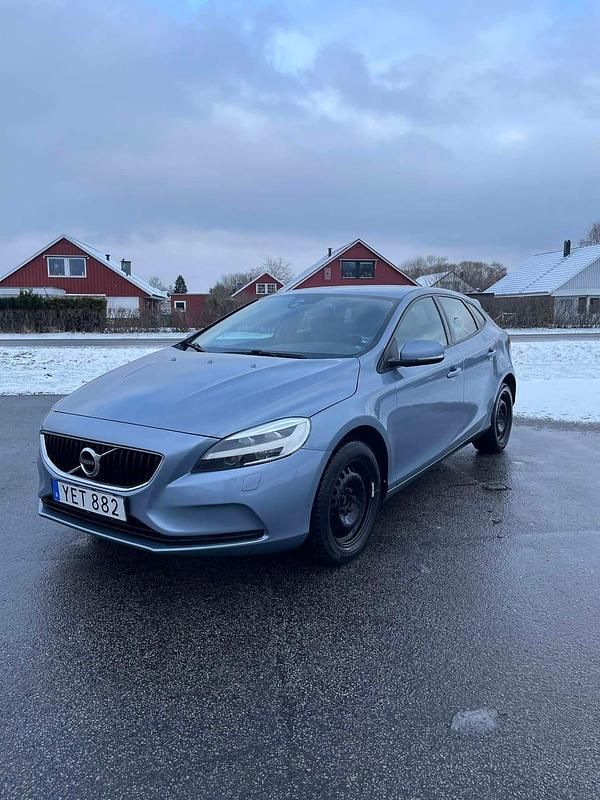Begagnad 2017 Volvo V40 | 160 000 kr (Lite dyr) - Bild 1/4