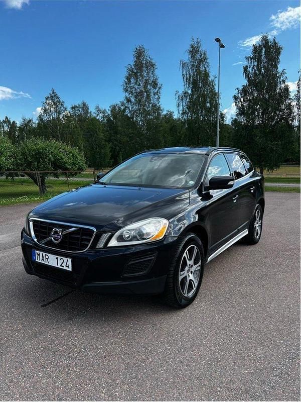 Svart Begagnad 2013 Volvo XC60 Momentum SUV | 99 500 kr (Marknadspris) - Bild 1/4