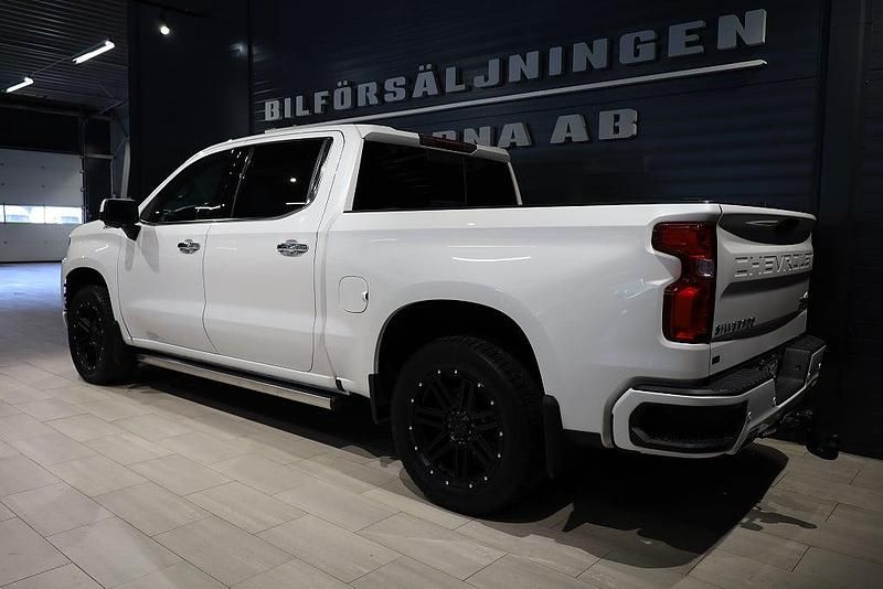 Begagnad Chevrolet Silverado 426 HK (313 kW) 2021 Röd Pickup