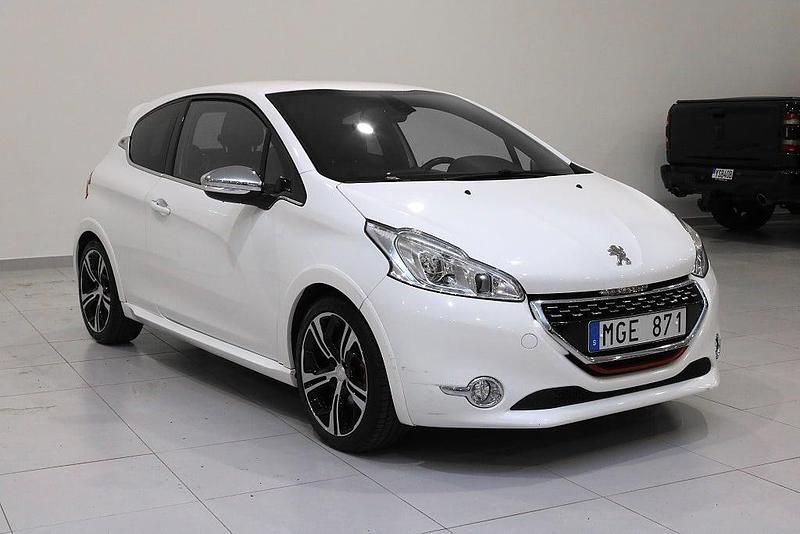 Vit Begagnad 2013 Peugeot 208 GTi Halvkombi | 99 900 kr (Marknadspris) - Bild 1/4