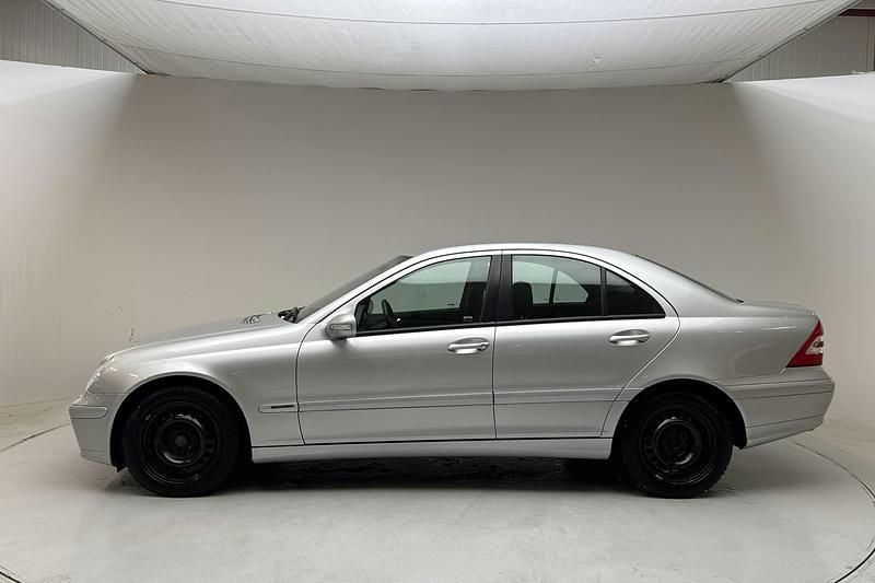 Begagnad Mercedes C180 Sport Edition 143 HK (105 kW) 2005 Silver
