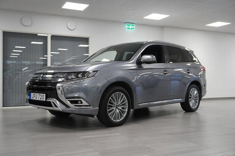 Grå Begagnad 2018 Mitsubishi Outlander P-HEV SUV | 189 800 kr (Marknadspris) - Bild 1/4