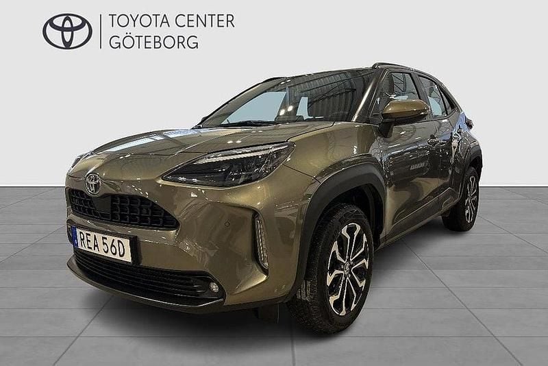 Grön Begagnad 2023 Toyota Yaris Cross Active SUV | 289 900 kr (Marknadspris) - Bild 1/2