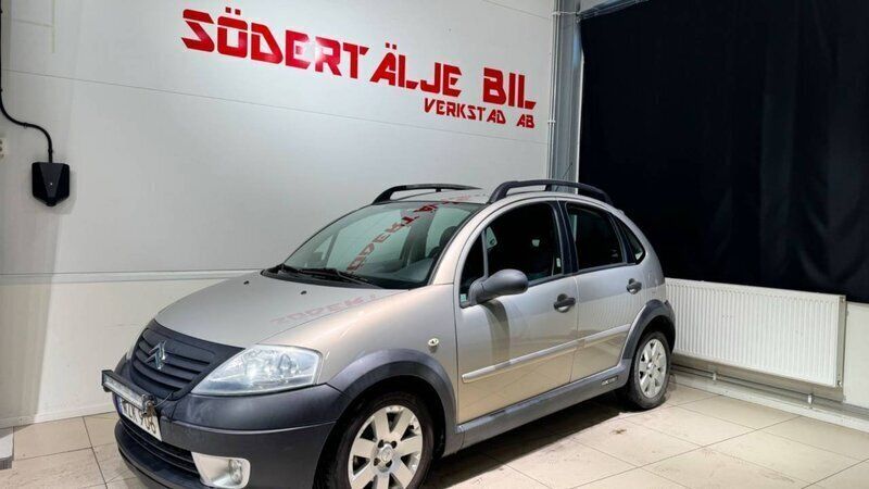 Ljusbrun Begagnad 2005 Citroën C3 Halvkombi | 29 900 kr (Lite dyr) - Bild 1/4