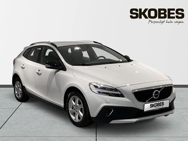 Vit Begagnad 2019 Volvo V40 CC Kombi | 239 600 kr (Lite dyr) - Bild 1/3
