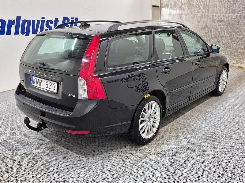 Begagnad Volvo V50 Momentum 136 HK (100 kW) 2010 Svart metallic Kombi