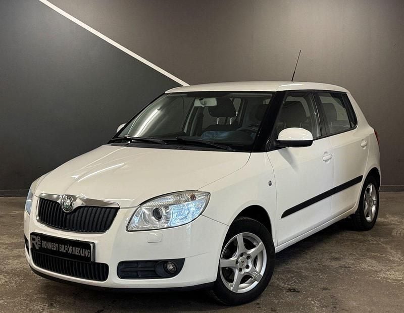Vit Begagnad 2007 Skoda Fabia Ambiente Halvkombi | 39 900 kr (Lite dyr) - Bild 1/4