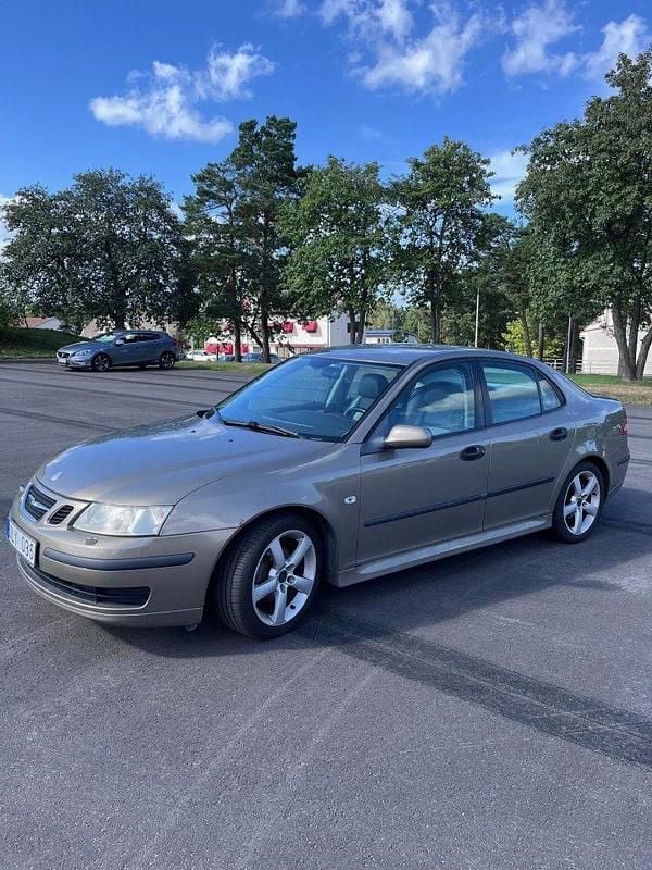 Brun Begagnad 2004 Saab 9-3 Vector Sedan | 14 000 kr (Bra pris) - Bild 1/4
