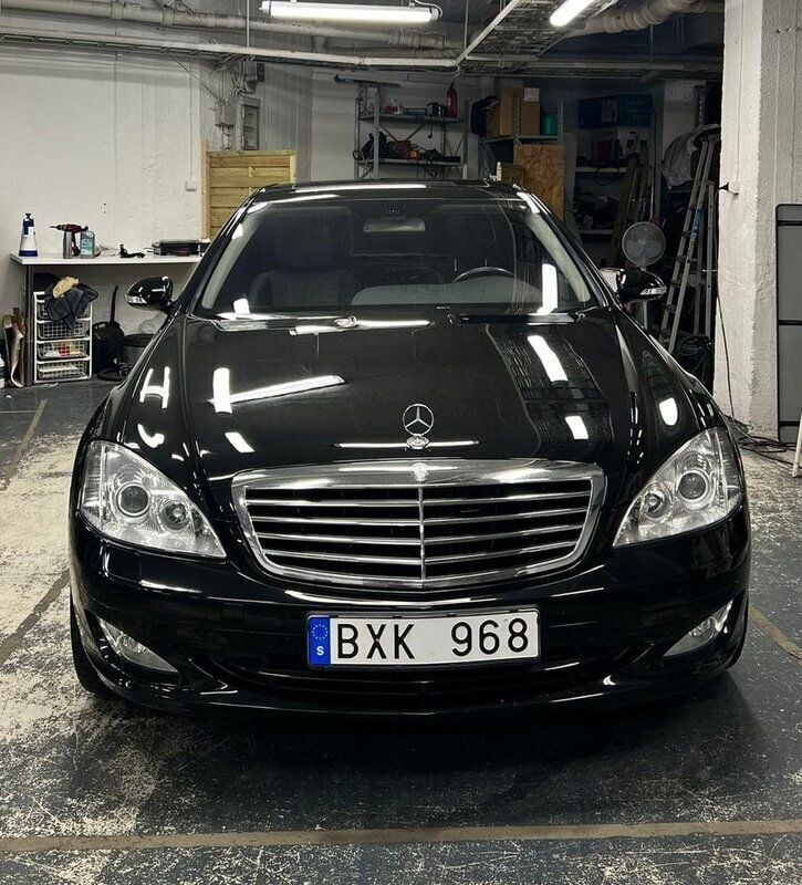 Svart Begagnad 2006 Mercedes S500L Sedan | 159 000 kr - Bild 1/4