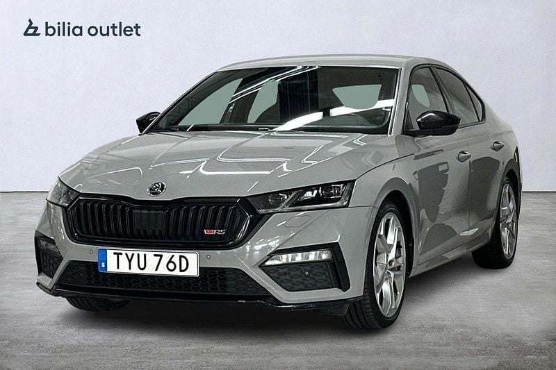 Grå Begagnad 2021 Skoda Octavia Style Halvkombi | 287 900 kr - Bild 1/4