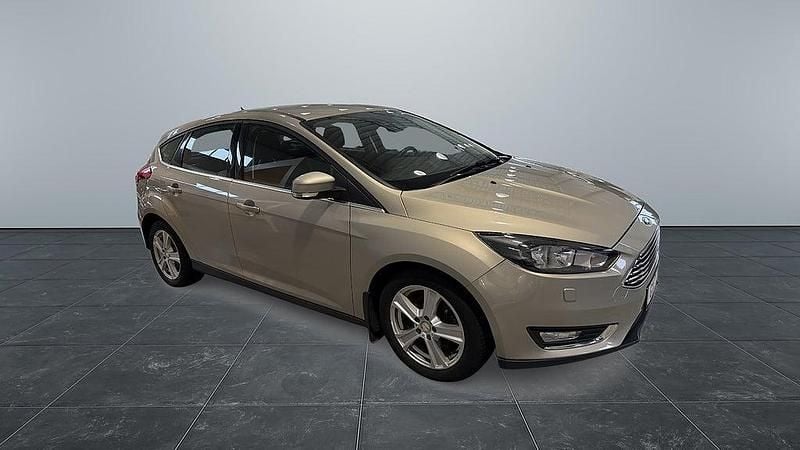 Begagnad Ford Focus Titanium 101 HK (74 kW) 2015 Grå Halvkombi
