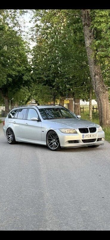 Begagnad 2006 BMW 330 Kombi | 75 000 kr (Marknadspris) - Bild 1/3