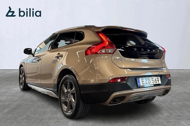 Begagnad Volvo V40 CC Momentum 182 HK (133 kW) 2015 Brun Kombi