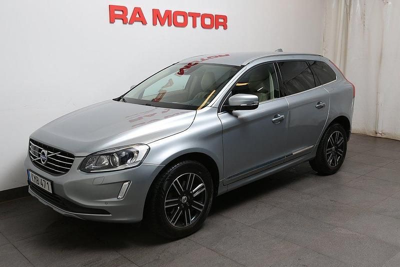 Silver (silver metallic ) Begagnad 2017 Volvo XC60 Standard SUV | 218 800 kr (Marknadspris) - Bild 1/3