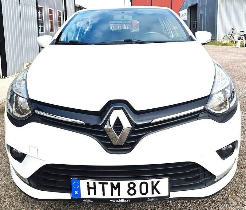 Vit Begagnad 2019 Renault Clio IV Zen Halvkombi | 88 500 kr (Marknadspris) - Bild 1/4