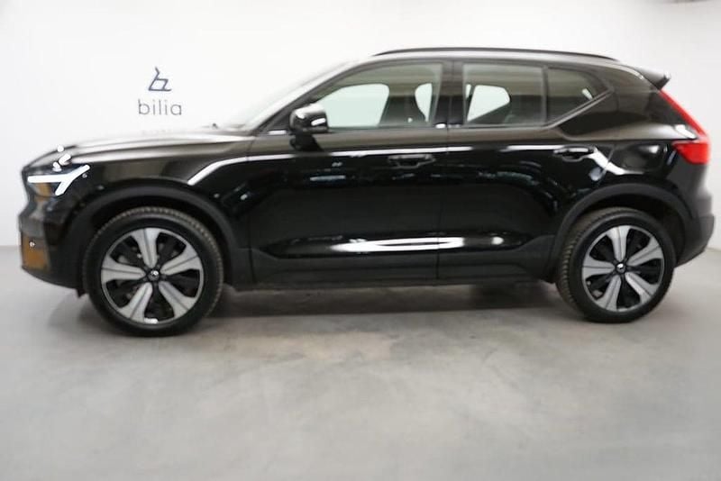 Begagnad Volvo XC40 Core 175 kW (238 HK) 2022 Svart SUV