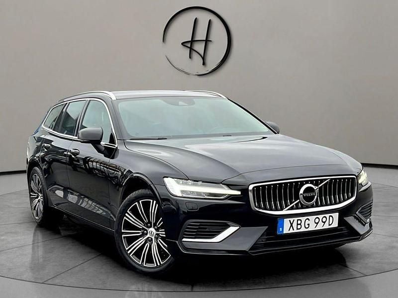 Svart Begagnad 2022 Volvo V60 Kombi | 274 900 kr (Bra pris) - Bild 1/4