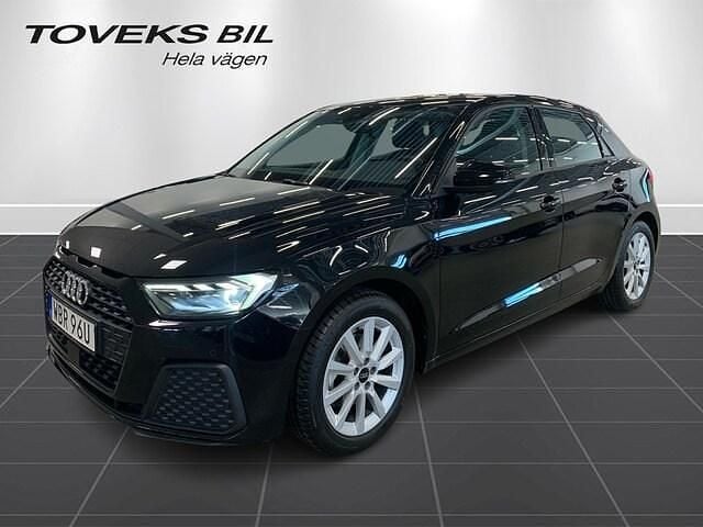 Svart (mytsvart metallic) Begagnad 2025 Audi A1 Sportback Proline Halvkombi | 249 900 kr (Dyr) - Bild 1/4
