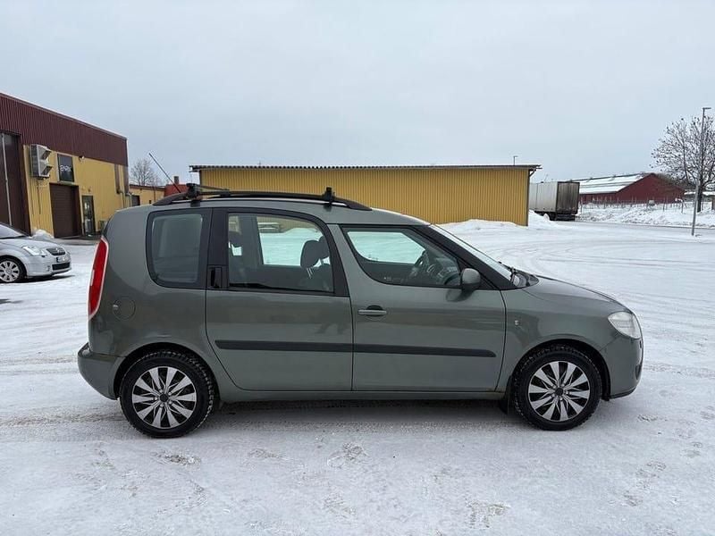 Begagnad Skoda Roomster 105 HK (77 kW) 2008 Grön Minibuss