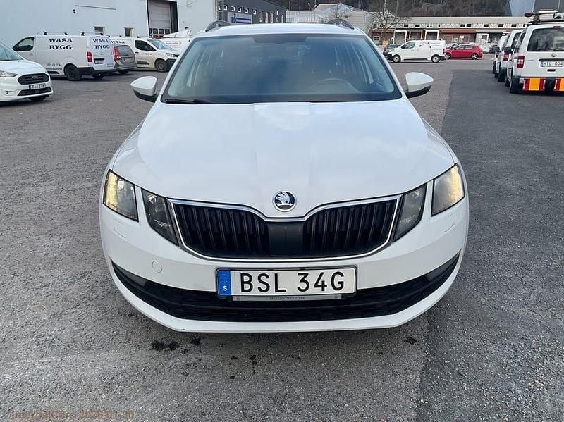 Begagnad Skoda Octavia G-TEC Ambition 131 HK (96 kW) 2019 Vit Kombi