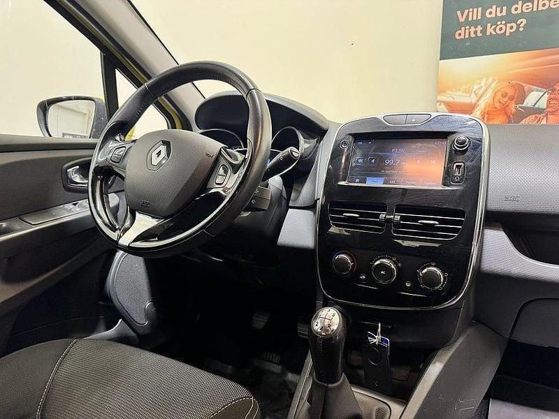 Begagnad Renault Clio IV 73 HK (53 kW) 2013 Gul Halvkombi