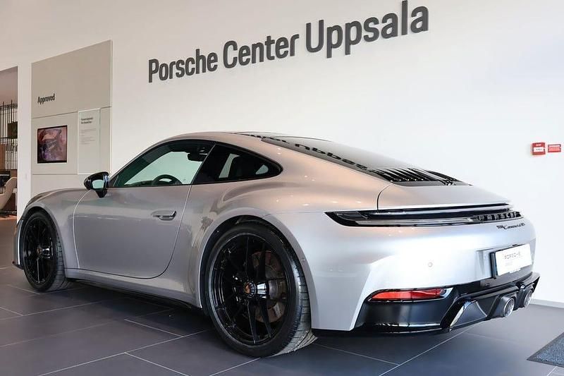 Begagnad Porsche 911 Carrera 4 GTS 542 HK (398 kW) 2025 Silver Sportkupé