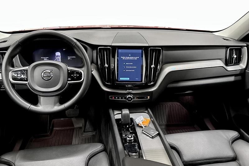 Begagnad Volvo XC60 Plus 355 HK (261 kW) 2024 Röd SUV