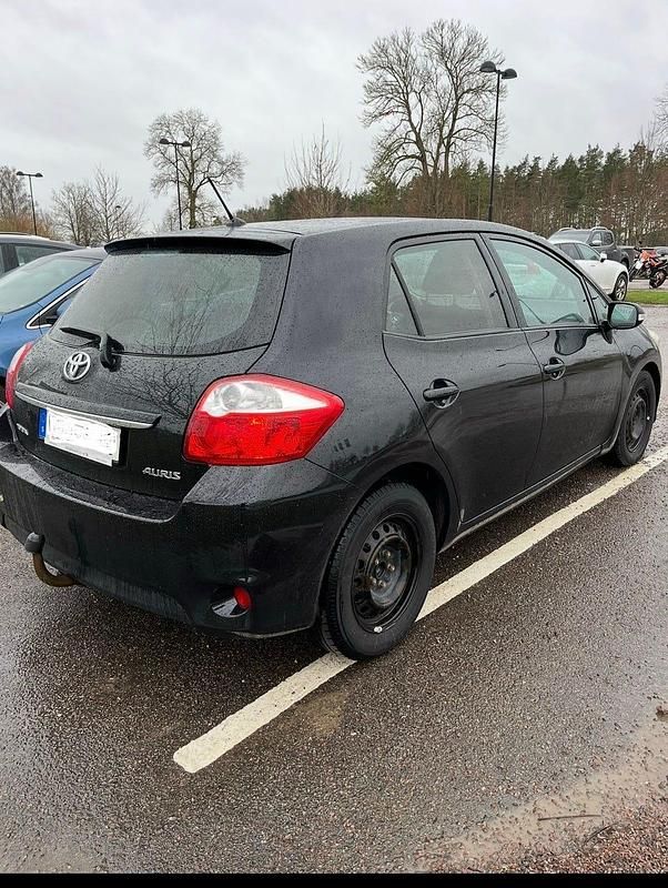 Begagnad Toyota Auris 90 HK (66 kW) 2010 Halvkombi