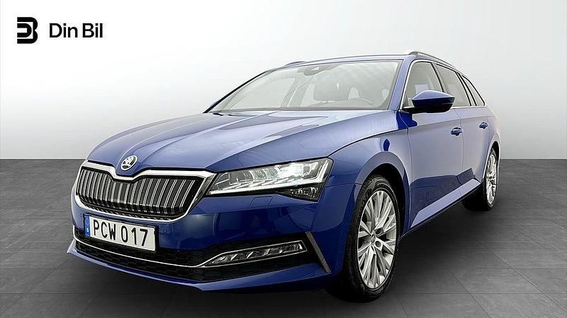 Blå Begagnad 2023 Skoda Superb Business Line Kombi | 344 900 kr (Marknadspris) - Bild 1/4