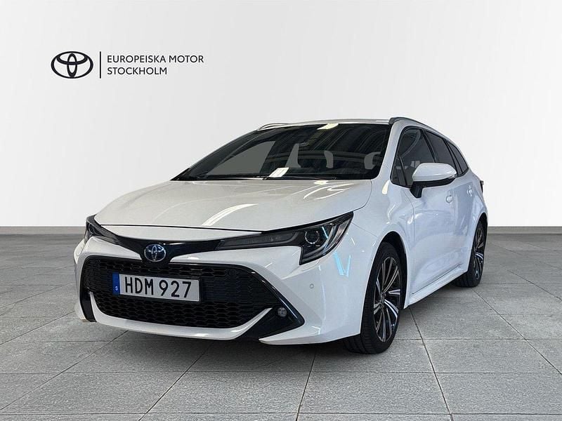 Vit Begagnad 2022 Toyota Corolla Style Kombi | 224 900 kr (Marknadspris) - Bild 1/4