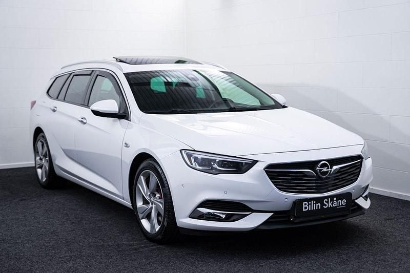 Vit Begagnad 2018 Opel Insignia Kombi | 159 900 kr (Marknadspris) - Bild 1/4
