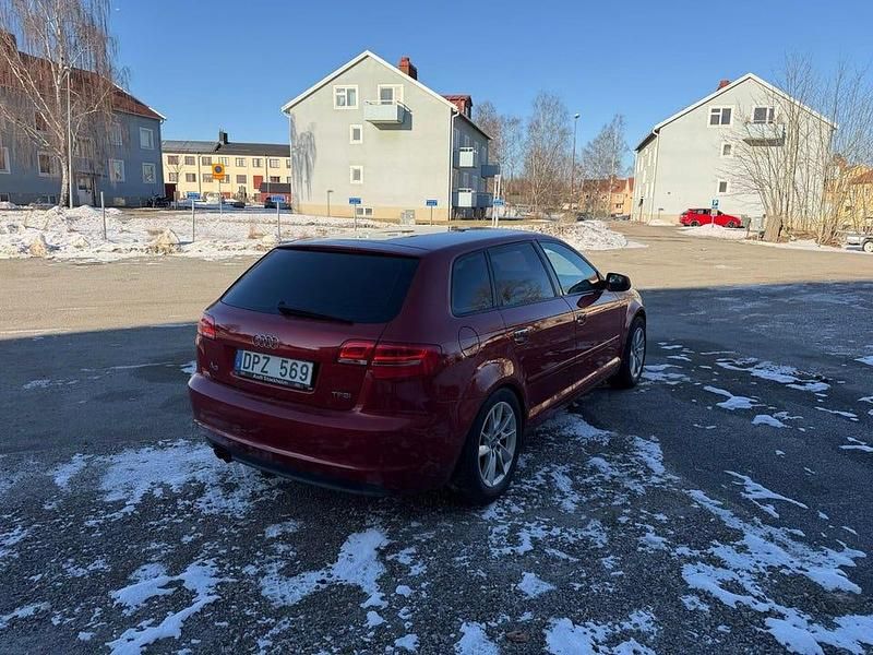 Begagnad Audi A3 Attraction 160 HK (117 kW) 2012 Röd Halvkombi