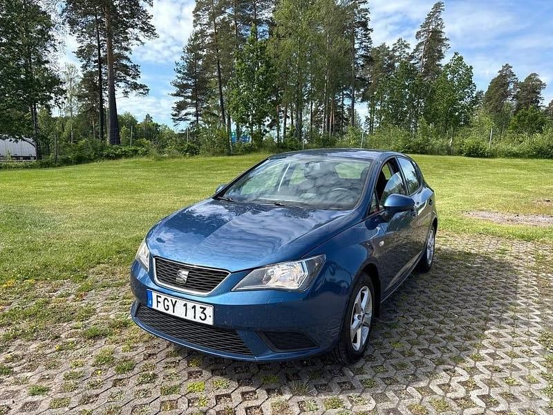 Blå Begagnad 2014 Seat Ibiza Style Halvkombi | 49 900 kr (Marknadspris) - Bild 1/4
