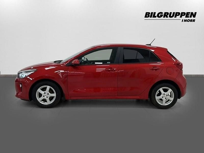 Begagnad Kia Rio Advance 84 HK (61 kW) 2018 Röd Halvkombi