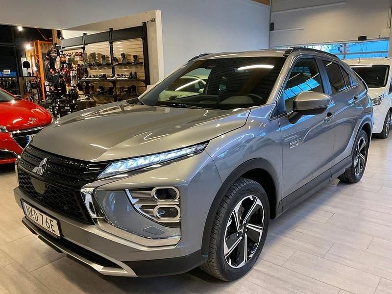 Grå Begagnad 2021 Mitsubishi Eclipse Cross SUV | 328 000 kr (Dyr) - Bild 1/4