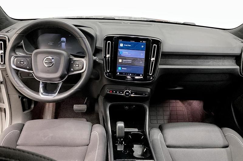 Begagnad Volvo XC40 Single Motor 175 kW (238 HK) 2023 Silver SUV