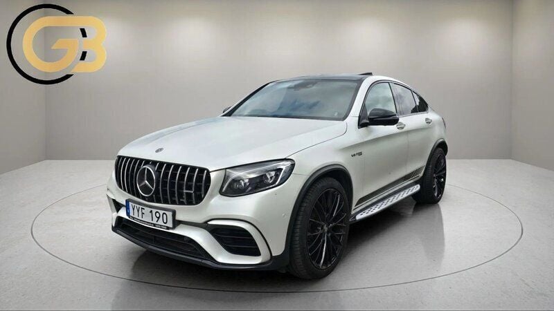 Vit Begagnad 2019 Mercedes GLC63 AMG AMG Sportkupé | 599 900 kr (Marknadspris) - Bild 1/4