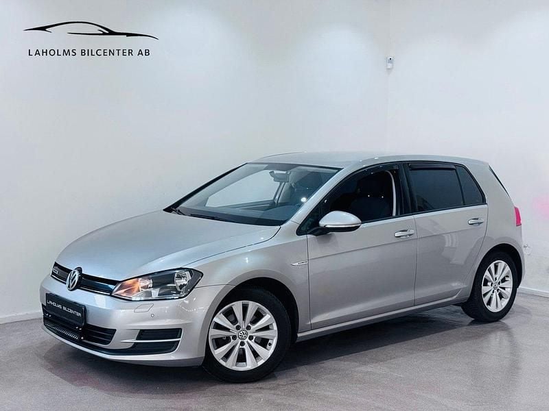 Silver Begagnad 2015 VW Golf VII Halvkombi | 99 900 kr (Marknadspris) - Bild 1/4