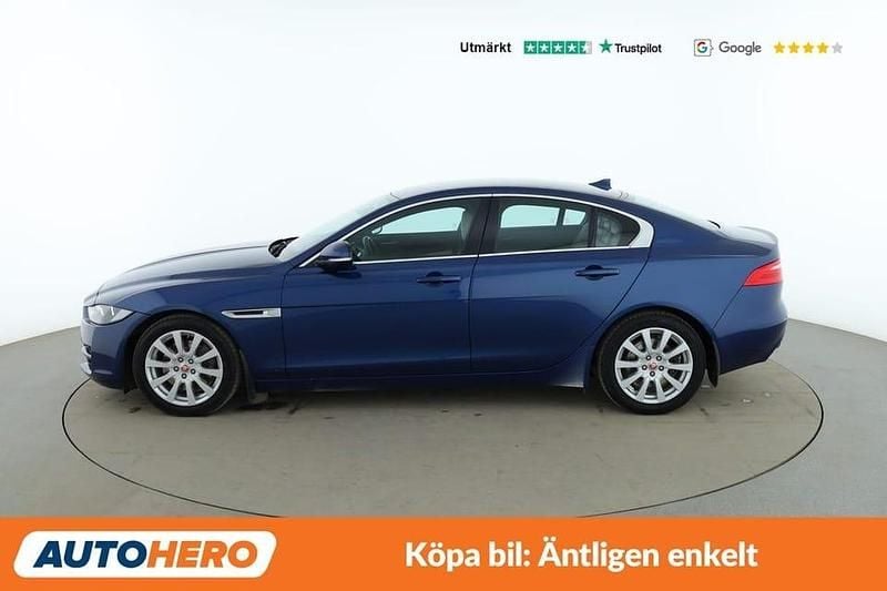 Begagnad Jaguar XE 182 HK (133 kW) 2016 Blå Sedan