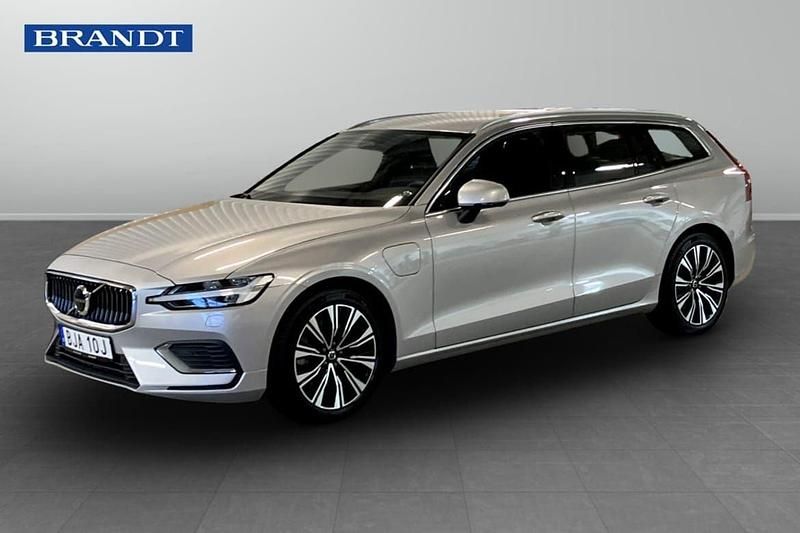 Silver Begagnad 2023 Volvo V60 Core Kombi | 394 400 kr (Marknadspris) - Bild 1/3