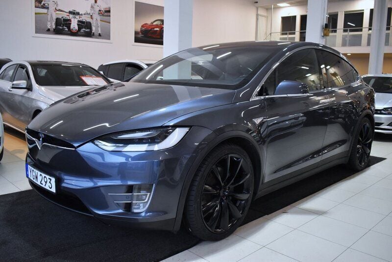 Grå Begagnad 2016 Tesla Model X SUV | 329 000 kr (Superpris) - Bild 1/4