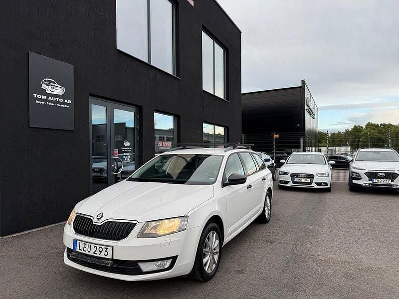 Vit Begagnad 2015 Skoda Octavia Kombi | 89 000 kr (Marknadspris) - Bild 1/4