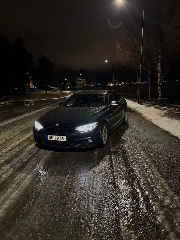 Svart Begagnad 2016 BMW 418 Gran Coupé M Sport Sportkupé | 139 000 kr - Bild 1/4