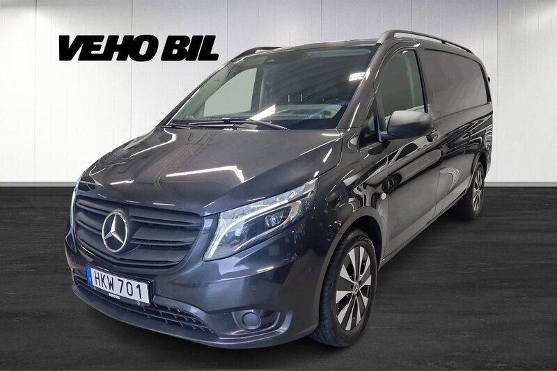 Mörkgrå (grafitgrå metallic) Begagnad 2022 Mercedes Vito Edition 1 Minibuss | 362 375 kr (Superpris) - Bild 1/4