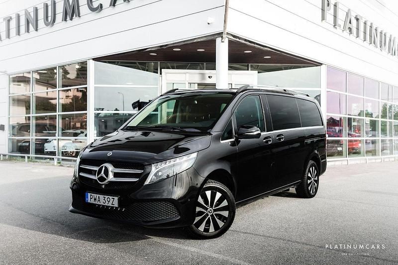 Svart Begagnad 2023 Mercedes V300 Avantgarde Minibuss | 775 000 kr (Lite dyr) - Bild 1/4