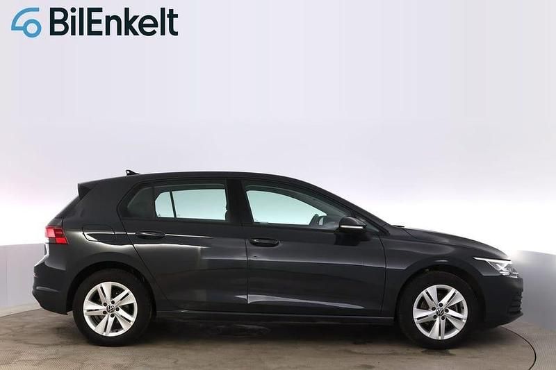 Begagnad VW Golf VIII 112 HK (82 kW) 2020 Grå Halvkombi
