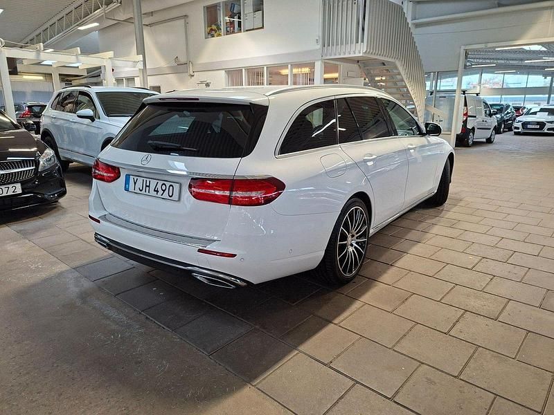Begagnad Mercedes E220 Avantgarde 194 HK (142 kW) 2016 Vit Kombi